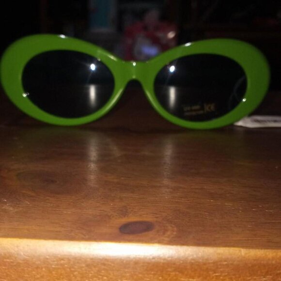 Petals and Peacocks green Nevermind nirvana style sunglasses nwt - Picture 5 of 6